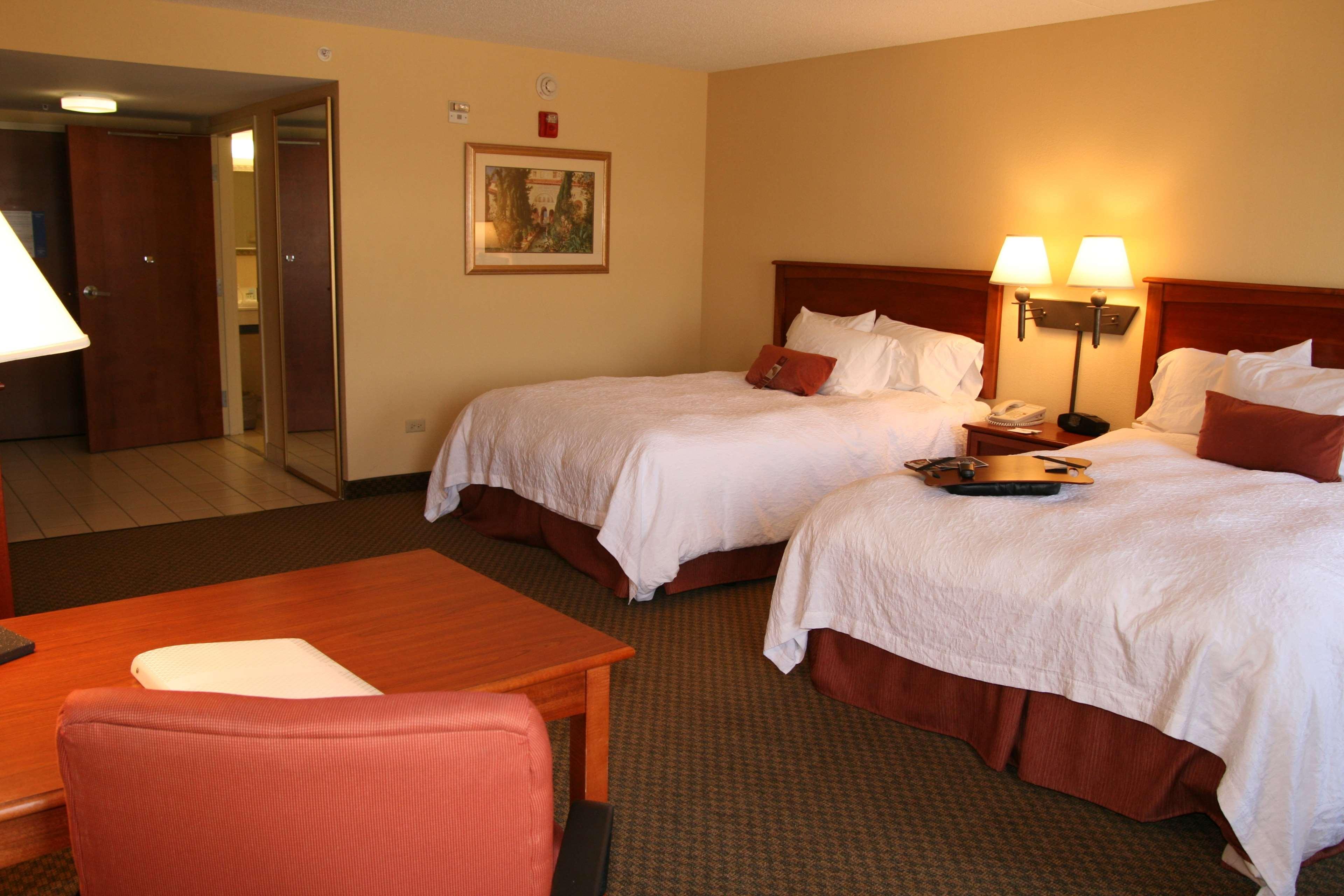 Hampton Inn Mchenry Номер фото